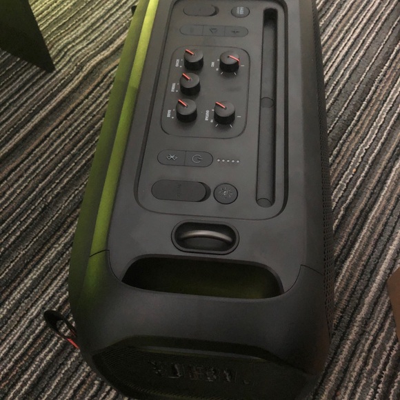 Open box - Picture 10 of 11